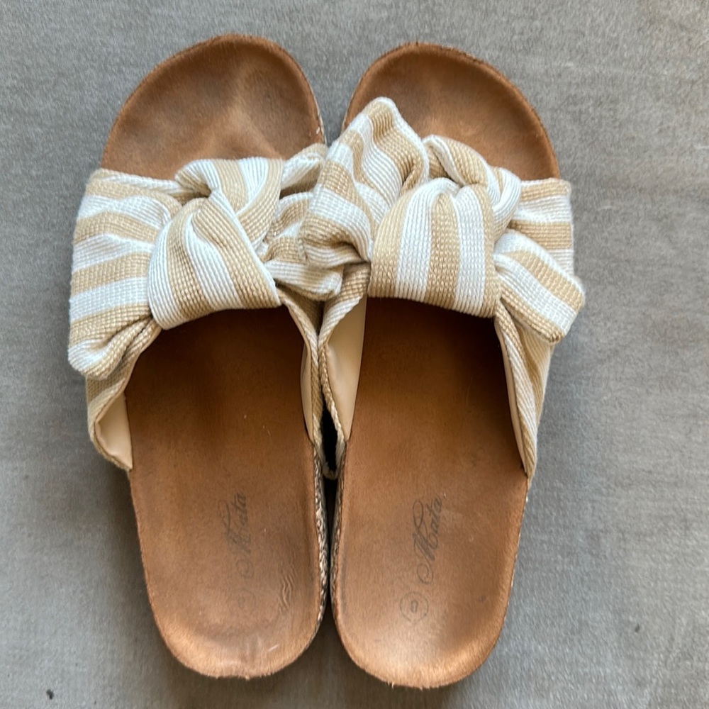 Tan and white bow slide sandals